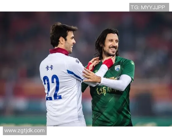 足球球星潇洒转头瞬间引爆全场观众热情与无数球迷激情讨论